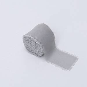 Ruban floral – Chiffon –Gris clair – Rouleau 4 cm x 4,5 m