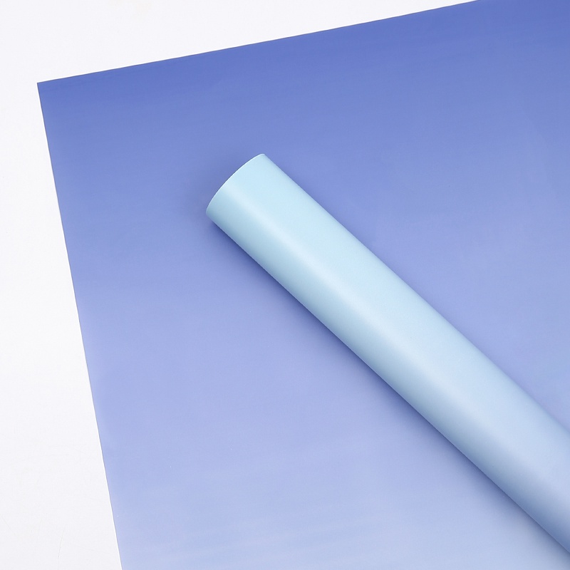 Film floral – "Dégradé" Bleu clair + Bleu marine – Feuilles 50×58 cm – 20 pcs