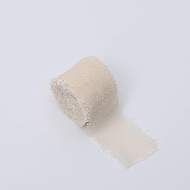 Ruban floral – Chiffon – Crème – Rouleau 4 cm x 4,5 m